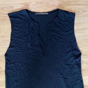 New York Industrie Black V-Neck Tank Top size S